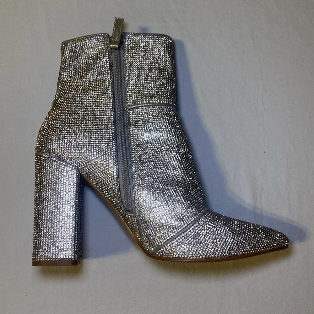 Steve Madden Women’s Noticed-R Rhinestone Silver Heeled Booties Size 9 EUC